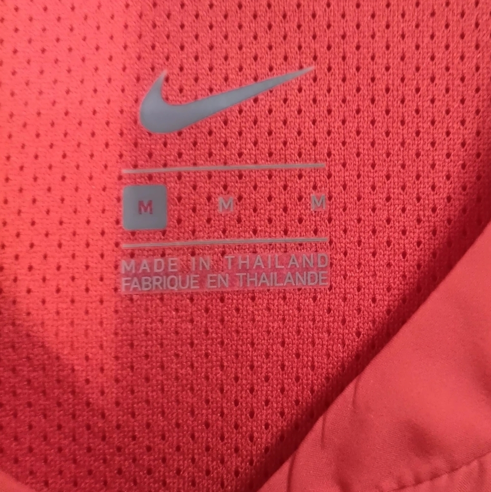 Nike Men's Red Sports Shirt - Picture 4 of 9